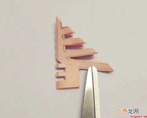 如何用纸来剪立体的春字