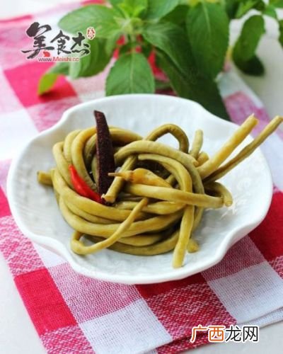 酸豇豆怎么泡制方法,酸豆角用冷水的腌制方法？