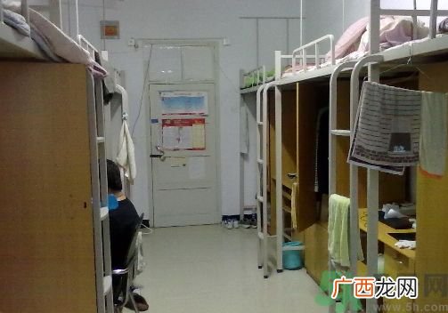 部队宿舍夏天热怎么办,战术靴很热吗？