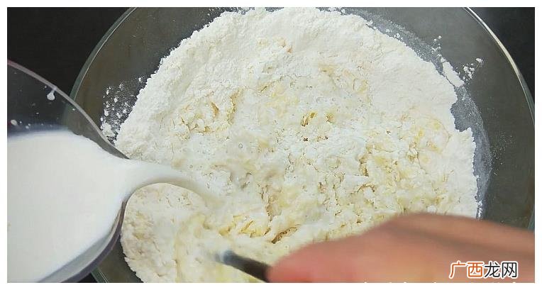 莜面粉怎么做成好吃的东西,北方莜面蒸圪蛋的做法