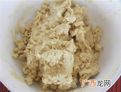 大黄米面怎么做好吃,硬黄米面摊黄饼的做法？