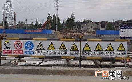 施工现场有哪些安全警示牌,施工现场安全警示牌有哪几种颜色？