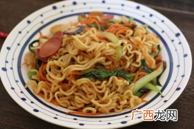 如何炒方便面,炒方便面的做法王刚？
