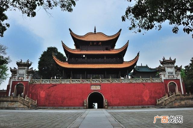 滕子京是一个怎样的人,从中可以看出滕子京是个怎样的人？