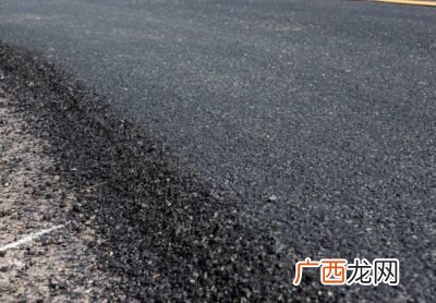 水泥路的特点有哪些,公路 水泥路的硬度？