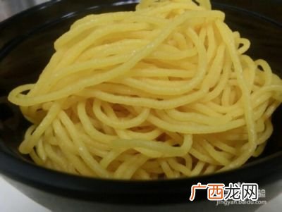 怎样用纯玉米面做面条,怎么加工玉米面条，在家怎么做纯玉米面条？