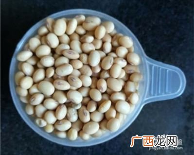 请问豆浆的兑水比例及制作方法,自己做豆浆泡好的黄豆与多少水比例合适？