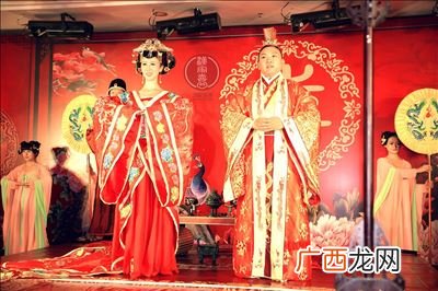 三媒六聘三书六礼指的是什么,三聘六礼明媒正娶下句？