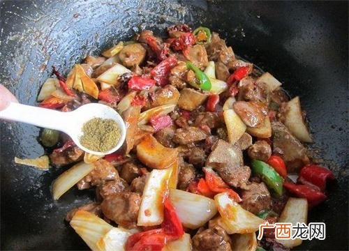 干锅鸡杂的做法,香锅和干锅的区别是什么？