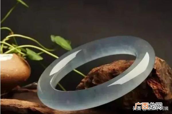玉石和翡翠的区别,翡翠是玉吗，翡翠和玉的区别？