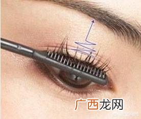 贴假睫毛的方法,假睫毛怎么贴？