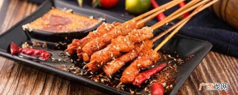 七八成热的高温油,油温为200 炸串怎么炸才会不油腻