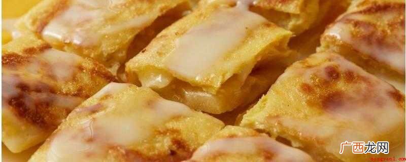 香蕉煮熟,甜软,放入塑料袋中,压成泥 爆浆香蕉披萨窍门