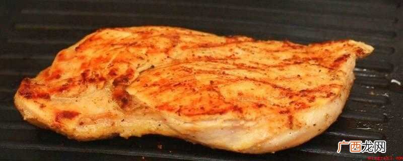 100克鸡胸肉含有133卡路里 香煎鸡胸肉热量