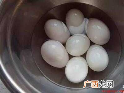鸭蛋腌的太咸如何退淡