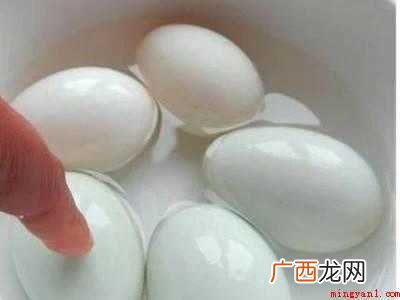 鸭蛋腌的太咸如何退淡
