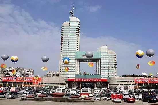 湖南广电在长沙哪个区,湖南电视台原址在哪里，坐哪路车可以到呢？