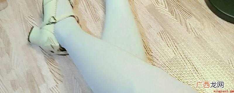 拍照时视角最好是挑选俯拍 怎么拍腿照片好看