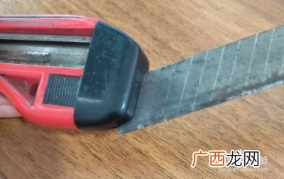 美工刀怎么掰刀片,pvc板子太厚了怎么切薄？