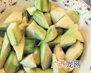 丝瓜汤怎么做才好吃好喝,丝瓜汤要先炒丝瓜吗？
