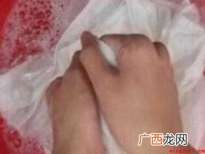 衣服上有荧光增白剂怎么去除