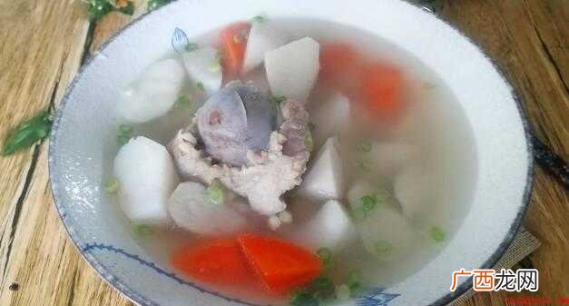 适合老年人的食谱有:萝卜丝鸡肉丸汤、白萝卜海带汤、羊肉萝卜丝 适合老年人的食谱
