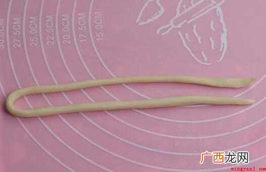 麻花胚做好了,沥干油,冷却后特别脆! 油酥麻花的家常做法