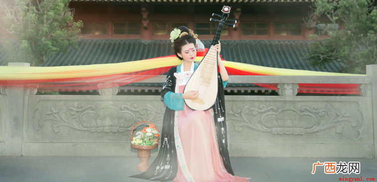 琵琶大珠小珠落玉盘形容的乐器是琵琶 大珠小珠落玉盘形容的是什么乐器