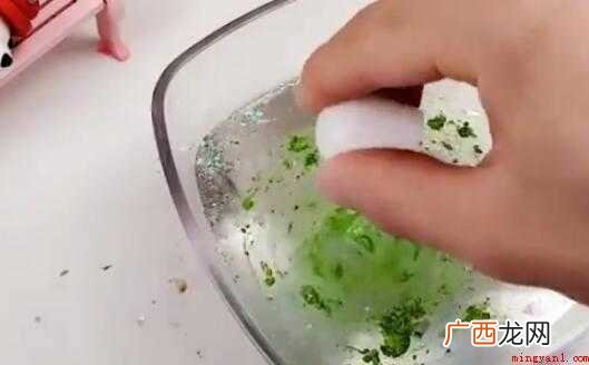 发泡胶可以利用混和洗洁剂加美白牙膏来制作 洗洁精加牙膏可以做起泡胶吗