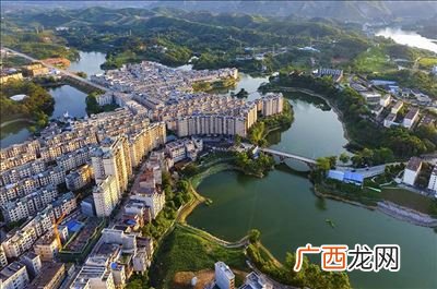 大化县属于广西哪个市,广西大化县第五中学离广西大化县汽车站有多远？