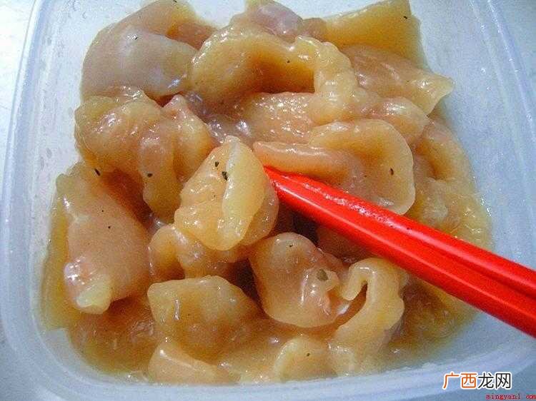 黑椒鸡肉切成块状的做法 香酥鸡块的做法和腌料
