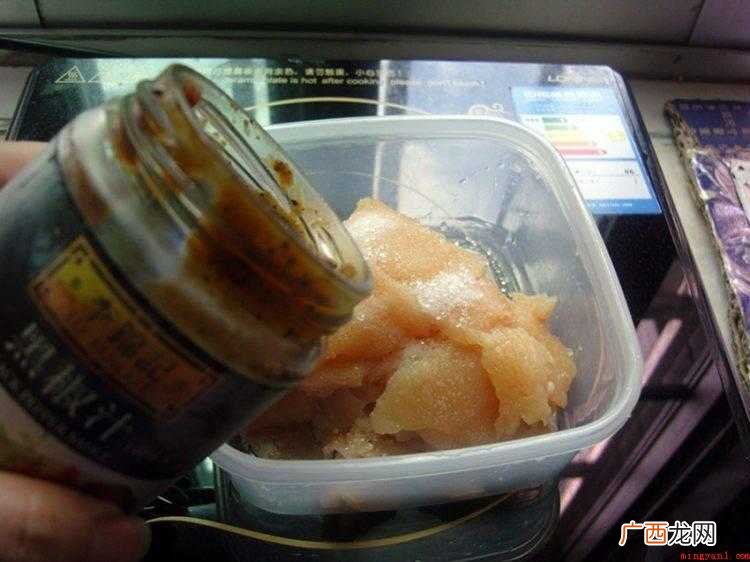 黑椒鸡肉切成块状的做法 香酥鸡块的做法和腌料