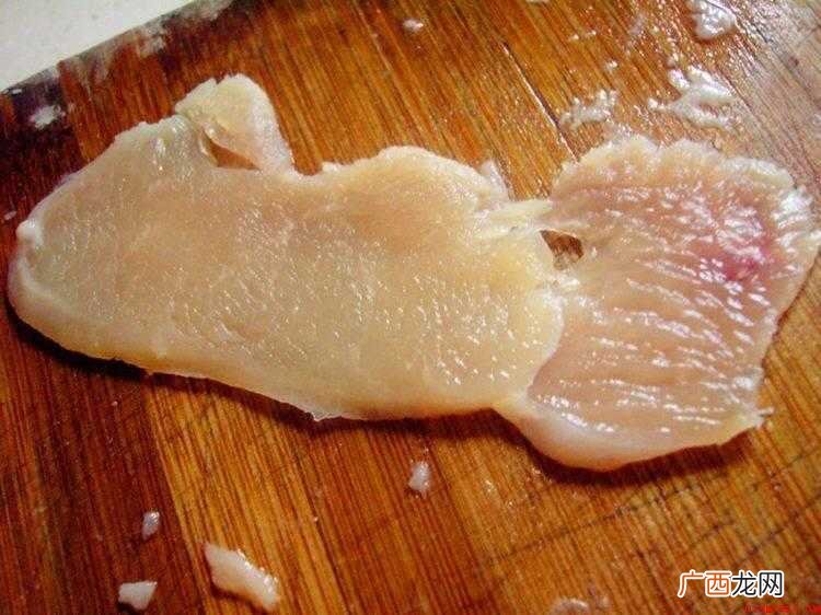 黑椒鸡肉切成块状的做法 香酥鸡块的做法和腌料