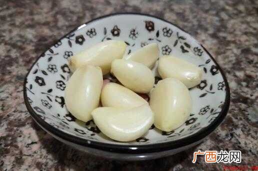 提前准备原材料:七彩辣椒 腌酸辣椒的制作方法