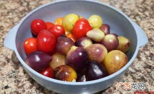 提前准备原材料:七彩辣椒 腌酸辣椒的制作方法