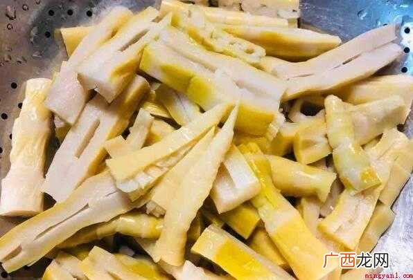 扁尖、猪里脊、盐、料酒、味精、蛋清、木薯淀粉、姜、葱、白砂糖 扁尖的做法