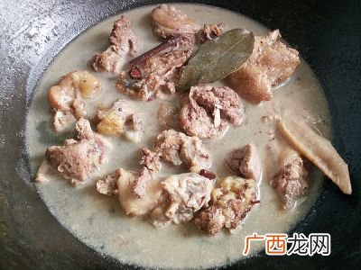 鸡肉需要焯水吗,鸡肉什么时候需要焯水?