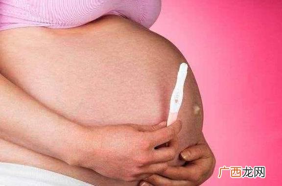 胎儿偏小是什么原因造成的,二十四周胎儿腿偏小两周正常吗？