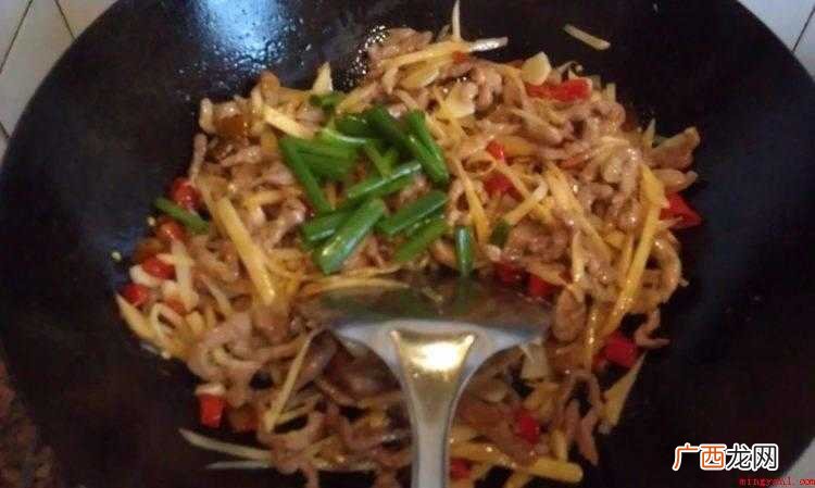 瘦肉切丝,酸姜芽,蒜片,泡椒30克,油糖,味道鲜美,蚝油和生 姜芽怎么炒的好吃