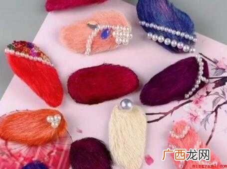 芒果核的底边剪一下,可以插进发卡了 芒果核怎么做工艺品