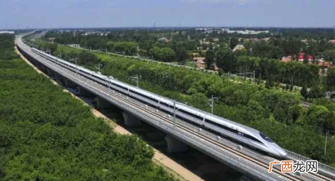 G字头列车在全程运行中的最高速度要达到300km/h以上 g代表高铁还是动车