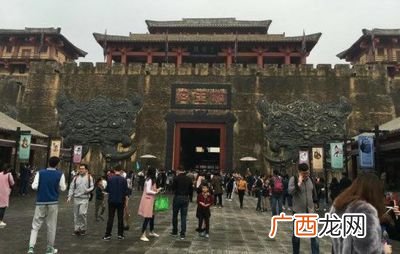 为什么拍戏都要去横店,横店在哪？为什么很多人都去那拍戏啊？