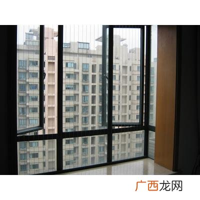 高层窗户可以外开吗,高层建筑的窗户为什么是外推的？