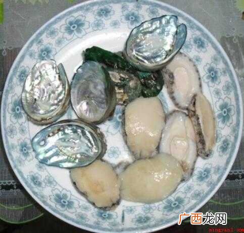 芳香鲍鱼炖汤的做法 鲍鱼壳非常脏一定是先清洗整洁再煲汤 鲍鱼壳很脏怎么炖汤