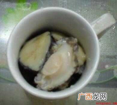 芳香鲍鱼炖汤的做法 鲍鱼壳非常脏一定是先清洗整洁再煲汤 鲍鱼壳很脏怎么炖汤