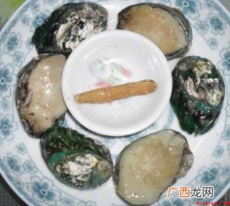芳香鲍鱼炖汤的做法 鲍鱼壳非常脏一定是先清洗整洁再煲汤 鲍鱼壳很脏怎么炖汤