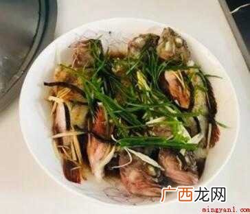 石九公鱼5条,姜2片盐少,陈皮半片,葱叶2片。 石九公做法
