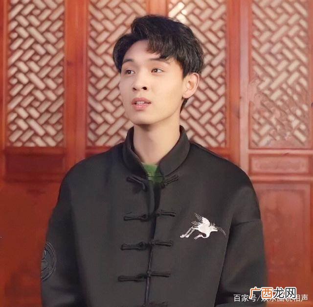 秦霄贤是富二代吗,秦霄贤家世介绍？