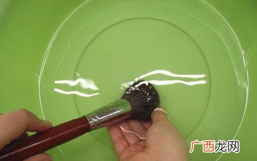 化妆刷怎么清洗,怎么洗化妆刷子洗面奶？