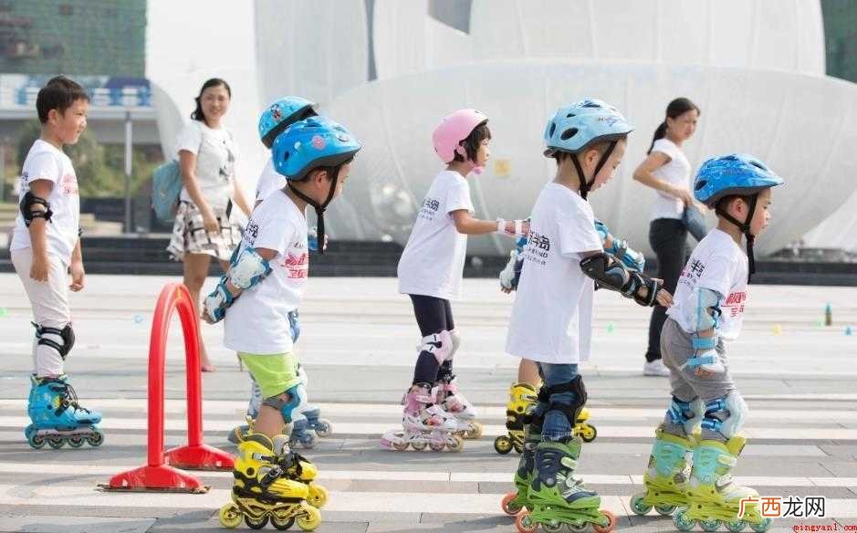 小孩子几岁才合适学轮滑
